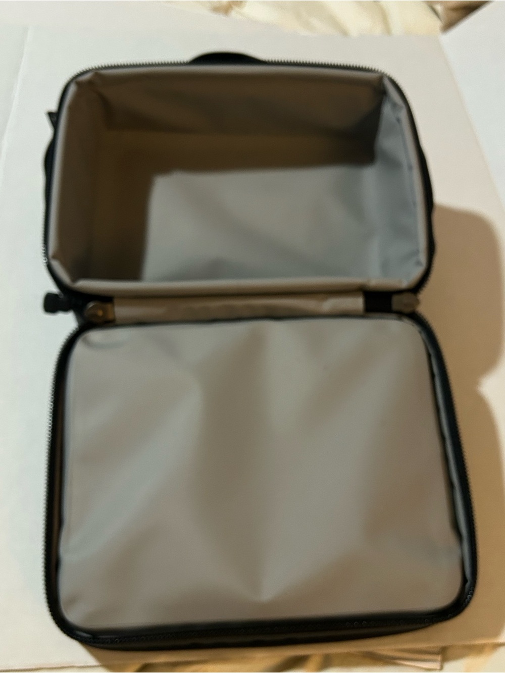 Yeti Daytrip Insulated Lunch Box Soft Cooler Bag Charcoal Gray discontinued READ - Picture 4 of 9
